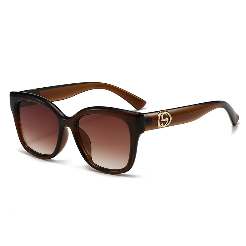 Street Fashion Photography - Lunettes rétro minimalistes de couleur unie,