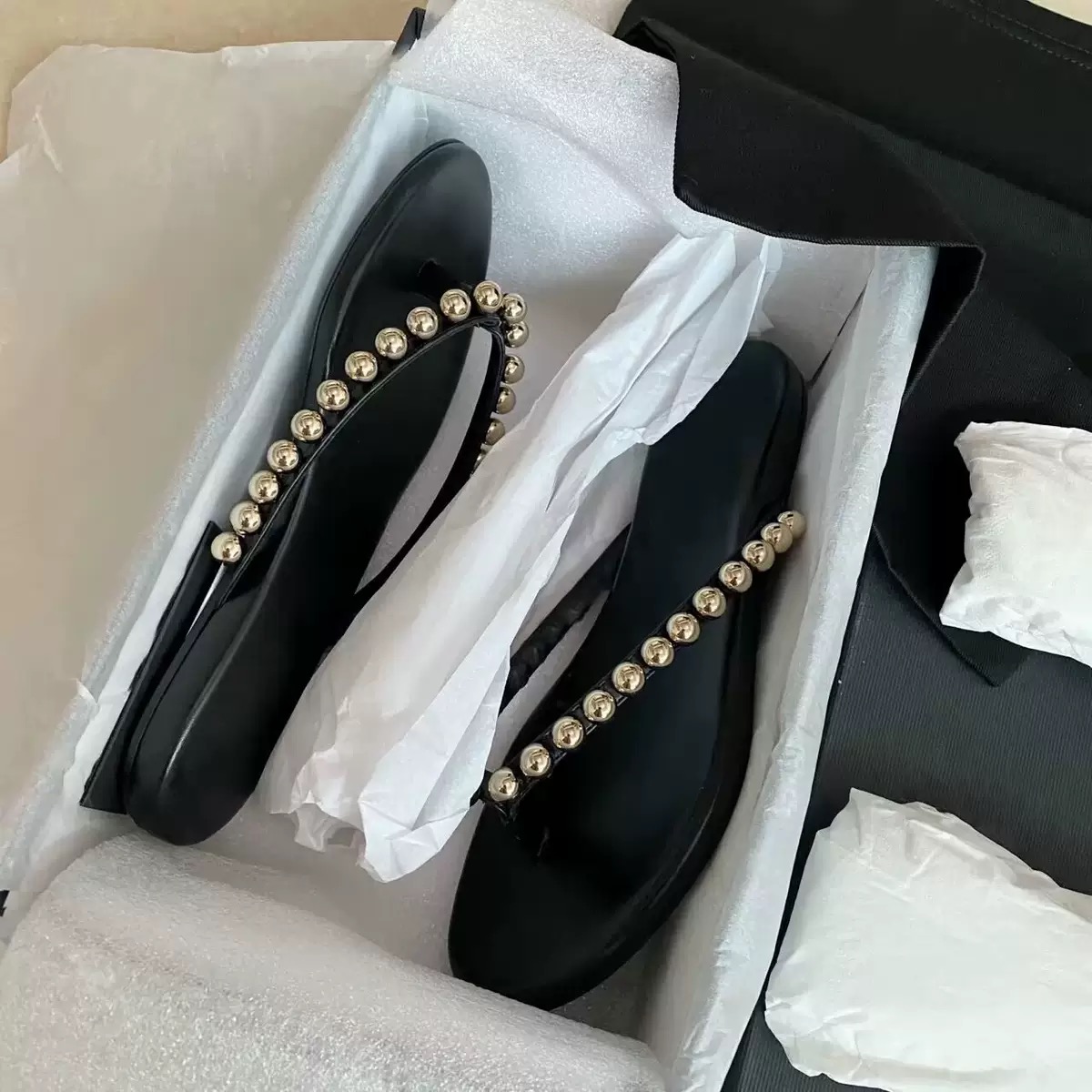 Nouvelles tongs d'été 2026 pou - Street Fashion Walk avis et prix