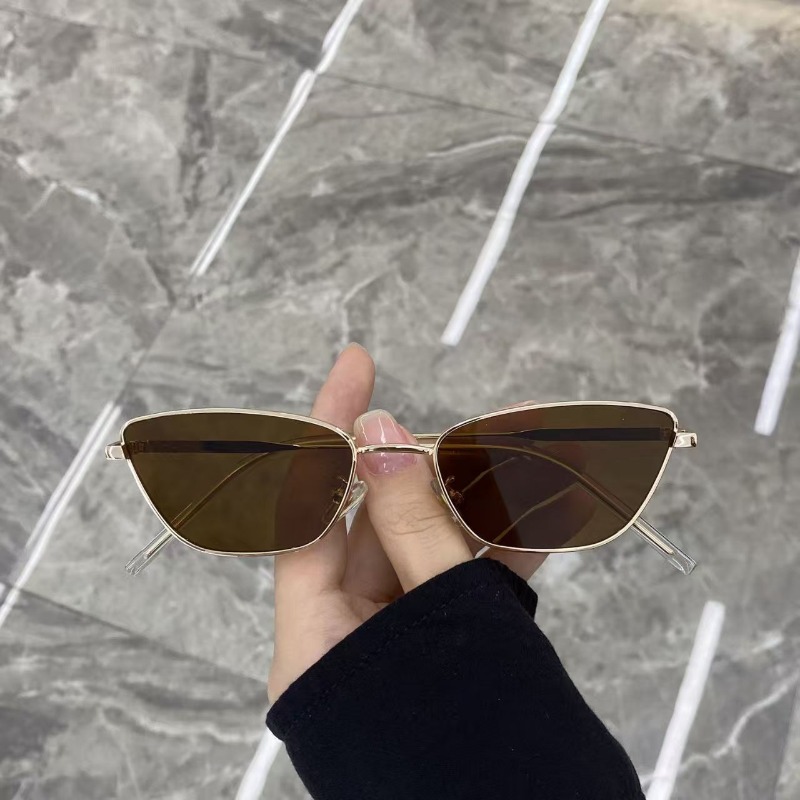 Lunettes de soleil en métal en - Street Fashion Photography avis et prix